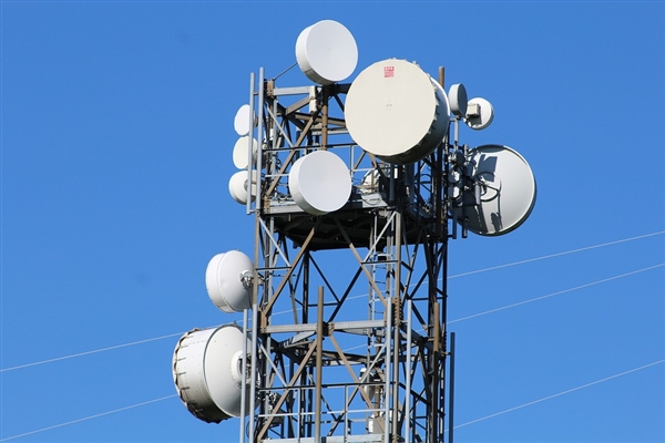 我国5G基站总数达483万个 5G用户已逼近12亿户